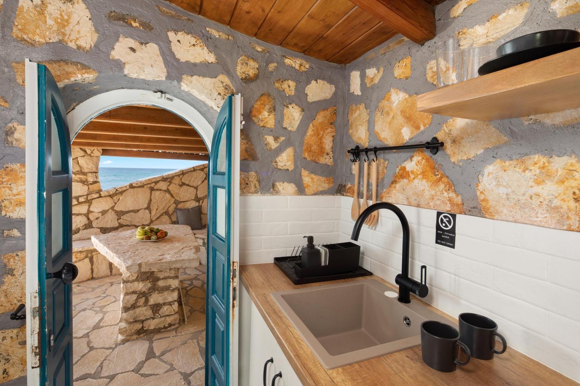 Kyma Suites - Adult Only Accommodation Paralía Almirú Kültér fotó
